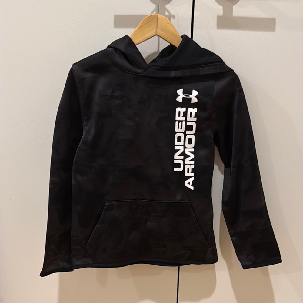 Under Armour Black Athletic Hoodie Sweatshirt